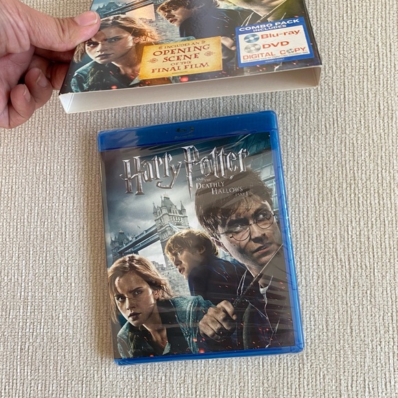 Harry Potter and the Deathly Hallows Part 1 Blu-ray DVD Combo - Picture 3 of 4